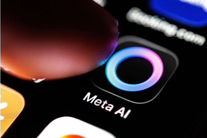 검은색 스마트폰 화면에 표시된 파란색·분홍색 원형 고리 모양의 Meta AI 앱 아이콘 바로 옆에 손가락 끝이 가까이 다가간 접사 사진.